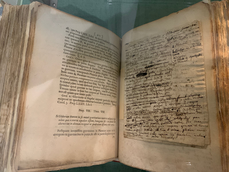 Isaac Newton publica "Philosophiæ naturalis principia mathematica"